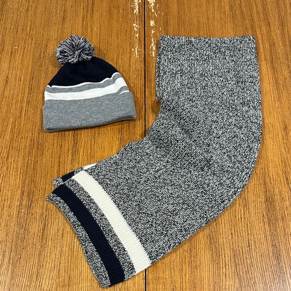 AMAZON Men’s Winter Beanie Hat and Scarf Set